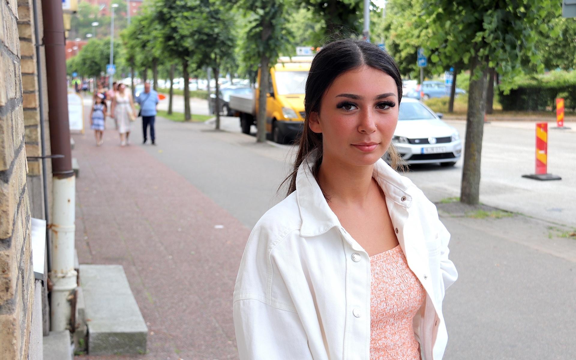 Sasha Annous, 17, bor i Balltorp och är singel. Hon tycker att dejting-utbudet i Mölndal är dåligt.