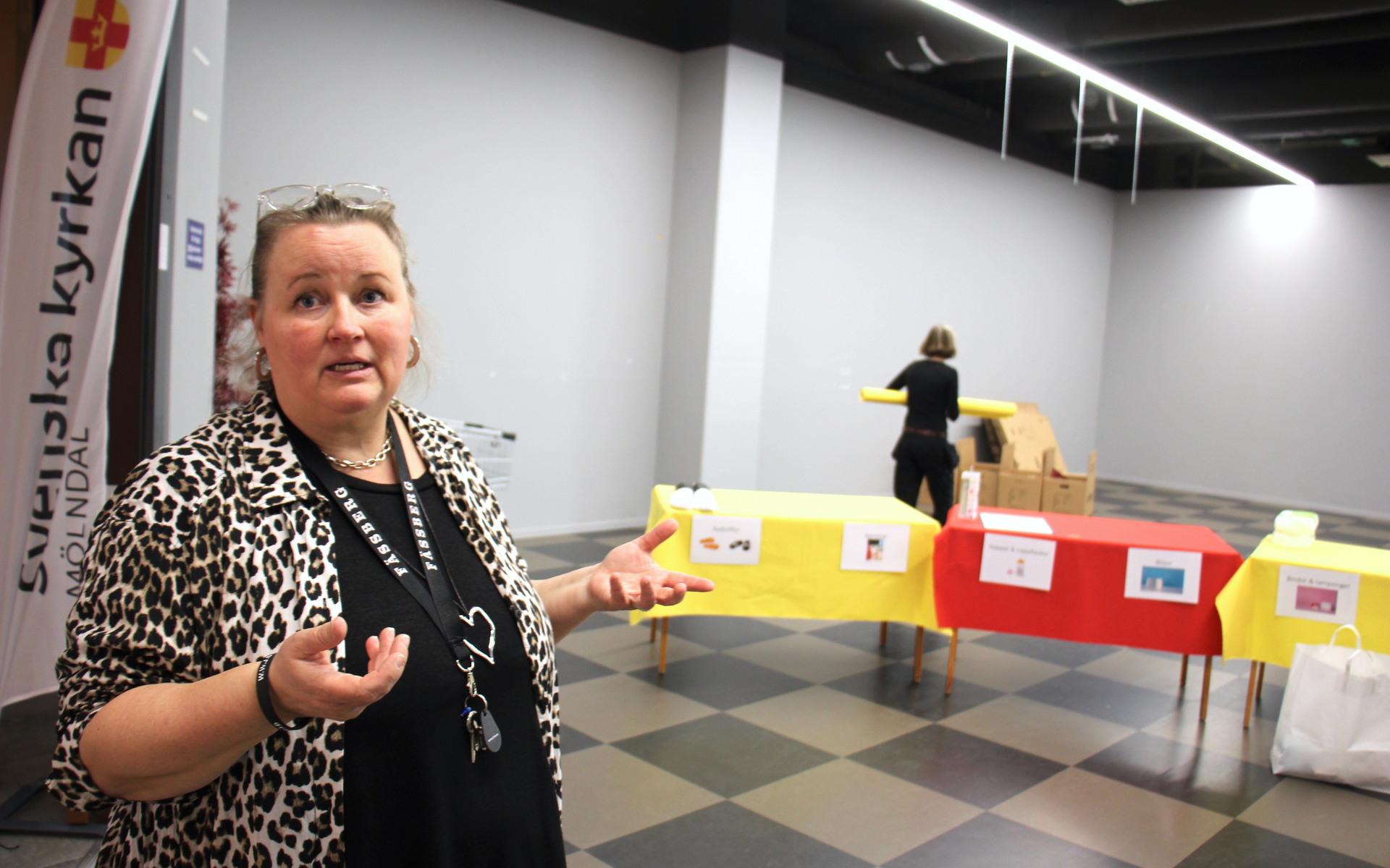 Hanna Esping Östlin är samverkanskoordinator på Fässbergs församling och den som kom på idén att öppna en handla för andra-butik för Ukraina i Mölndal galleria.