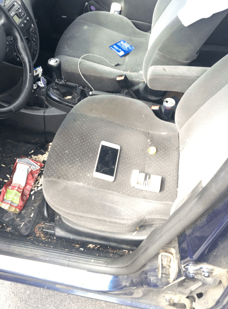I bilen som användes vid inbrottet återfanns en telefon som kunde knyta den tredje mannen till brottet.