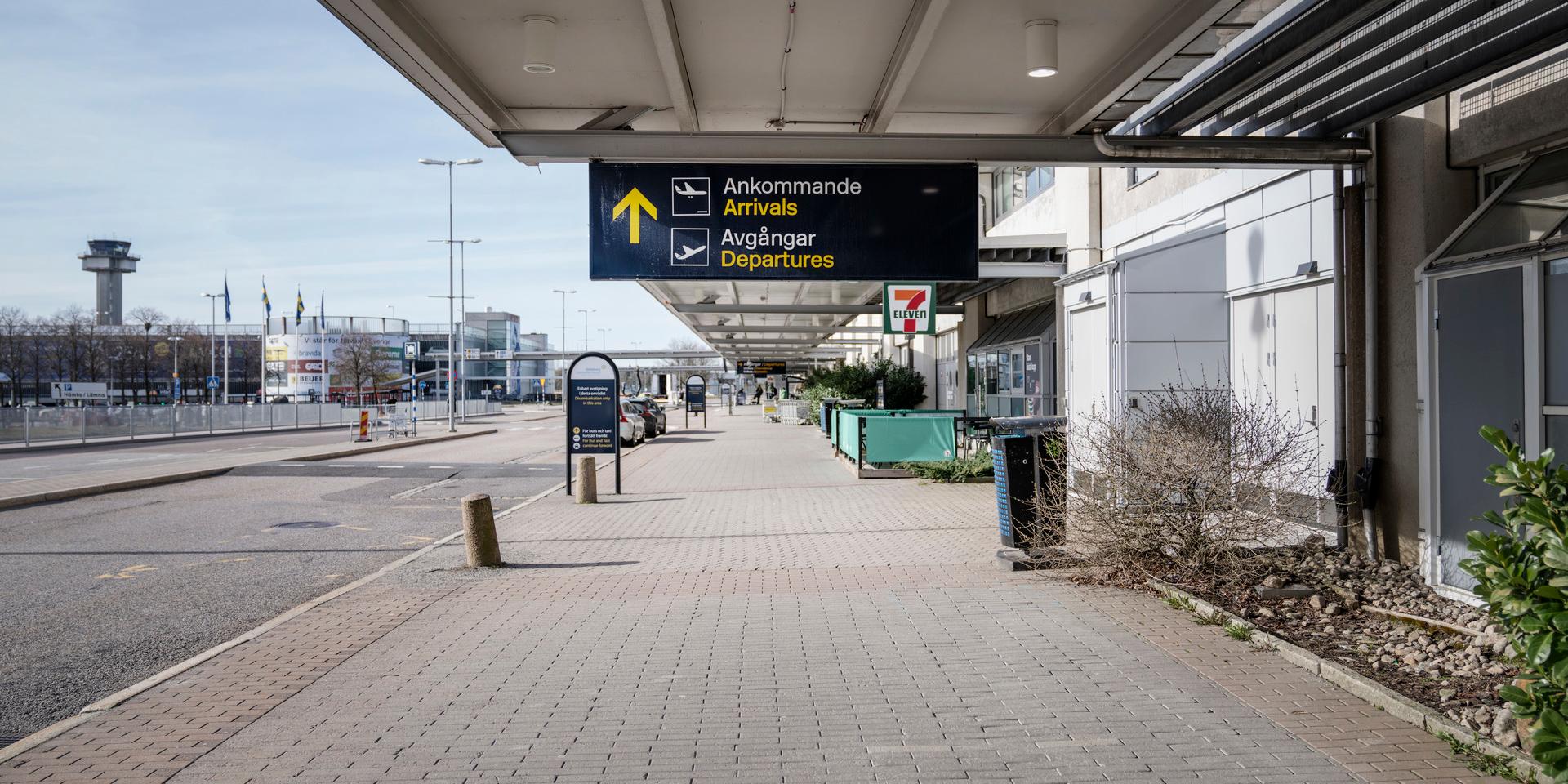 Avgångshallen på Landvetter flygplats utrymdes under onsdagsförmiddagen. Anledningen var att man misstänkte farliga föremål i två väskor.