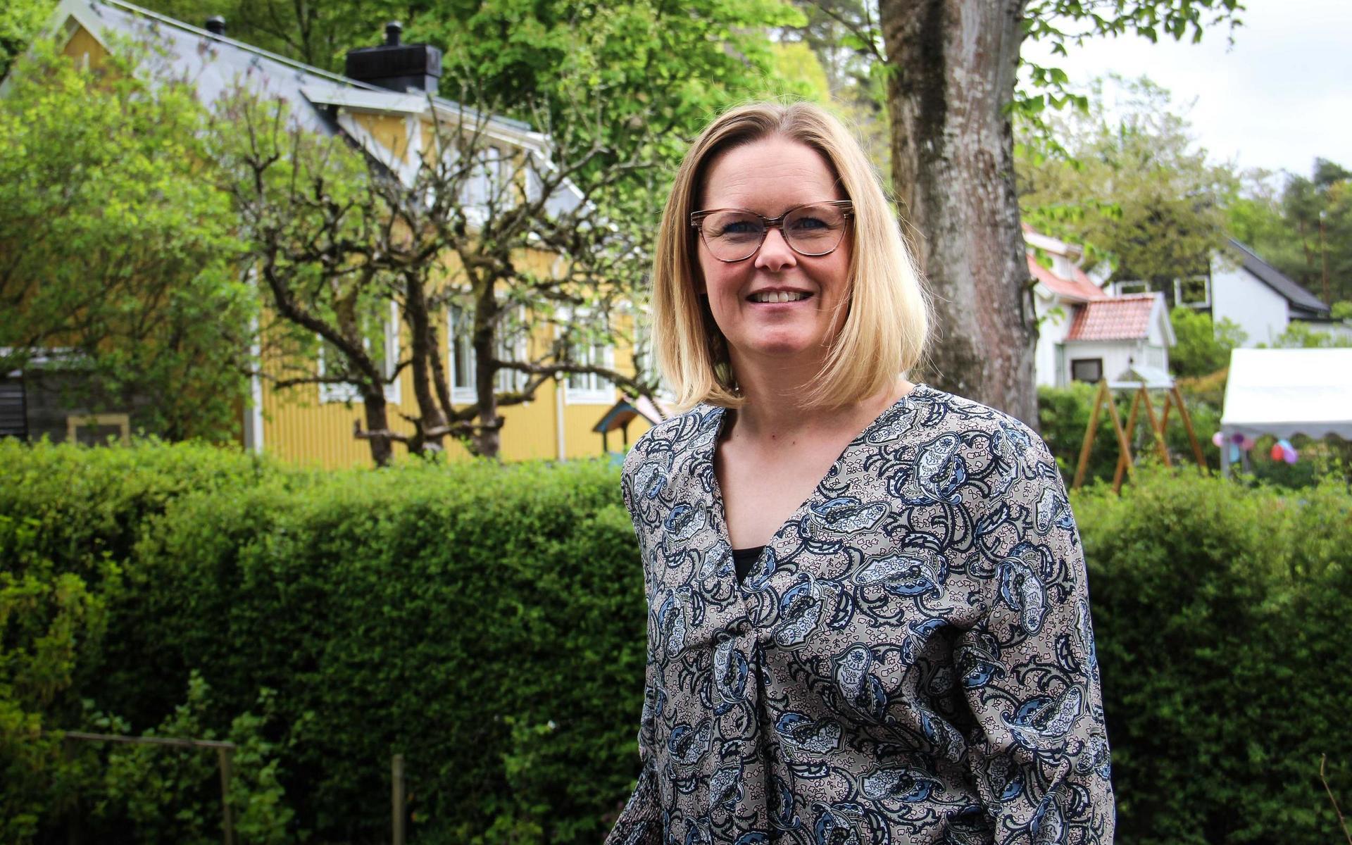 Lisa Bäckman bor så nära att hon och barnen lätt ser förskolans gula hus från altanen. Men även om det var närheten som fick dem att välja Vetekornet i början är det inte det som får dem att stanna kvar. 