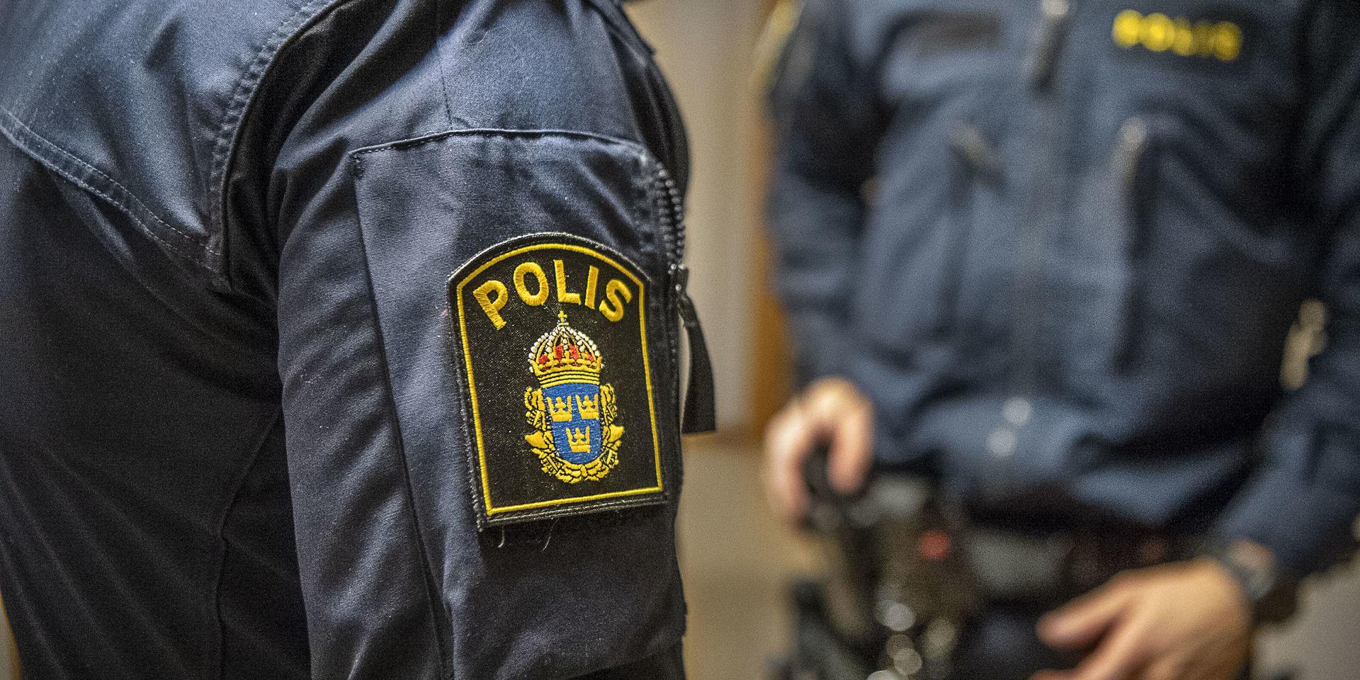 Två män jagades till fots av polis genom centrala Mölndal under måndagseftermiddagen misstänkta för stöld. OBS: Genrebild. 