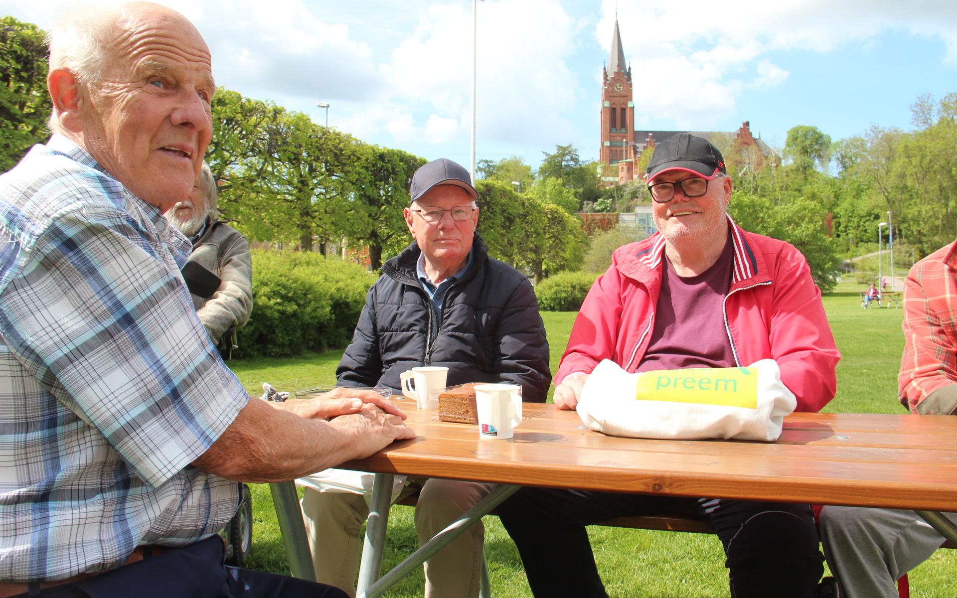 Lars-Gunnar Thyrén, Evert Pihl och Keith Engström ses varje dag i parken.