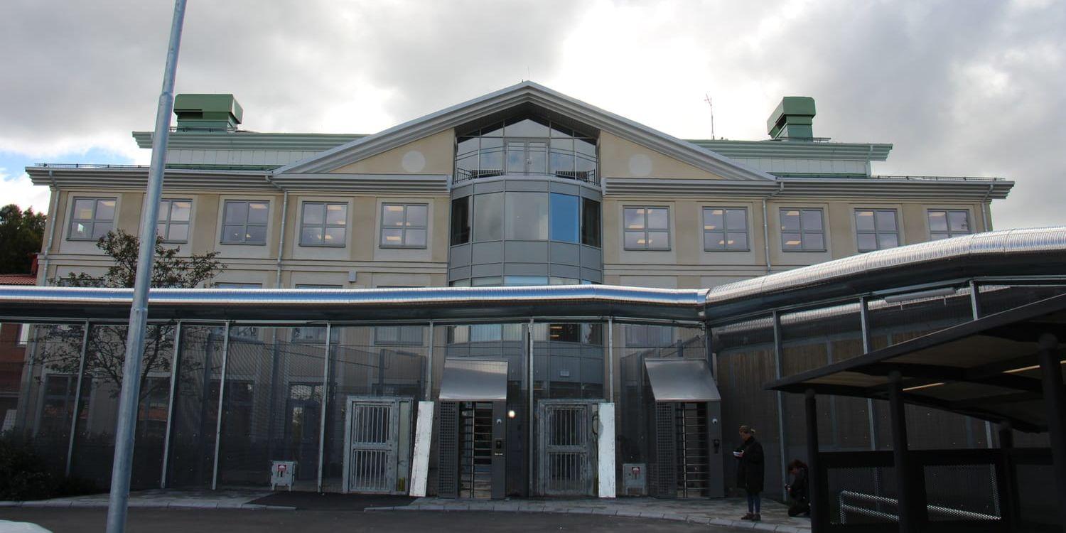 Migrationsverkets nya lokaler ligger numera i gamla polishuset på Aminogatan  i Åbro