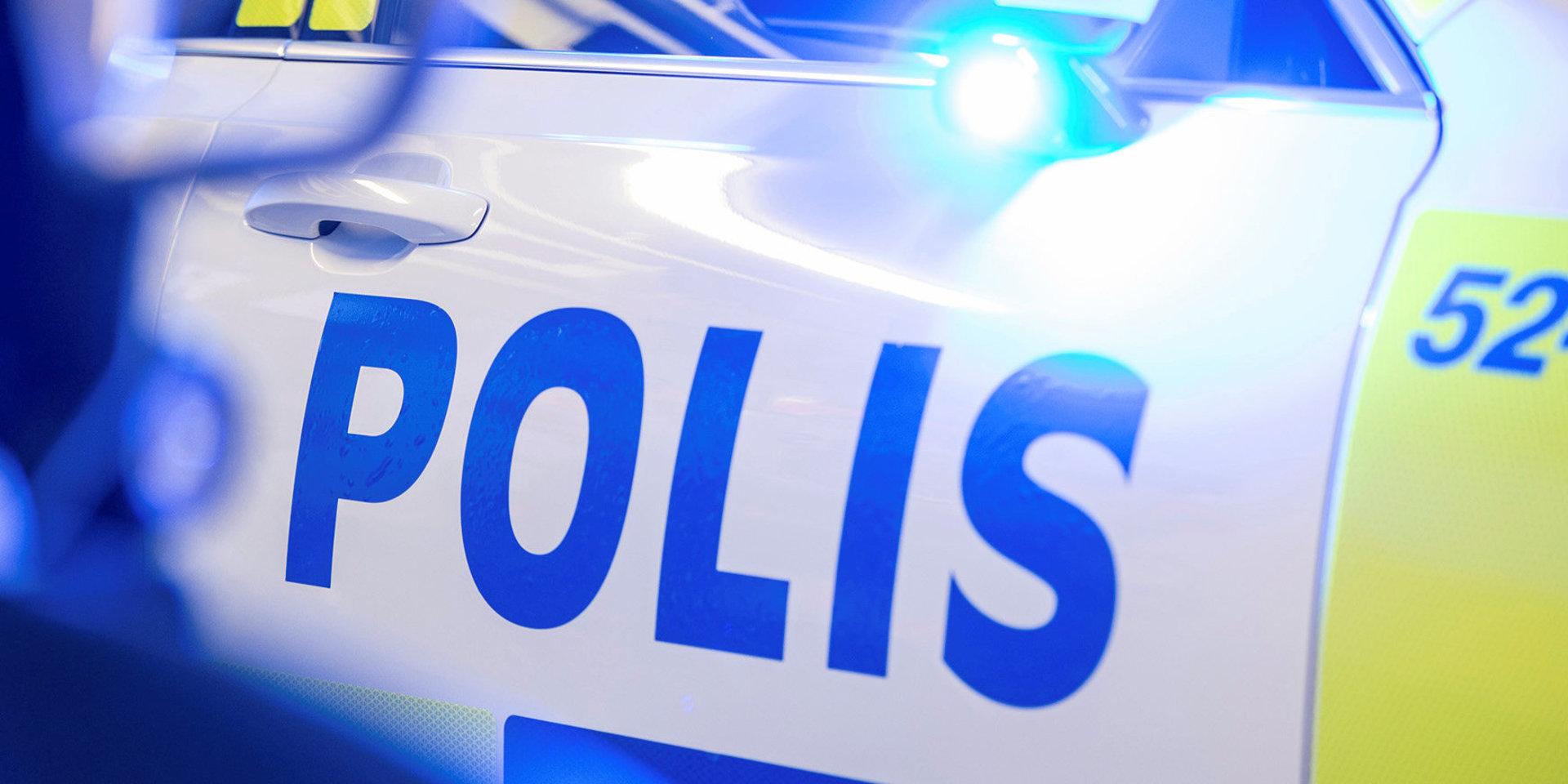 Polisen larmades till centrala Mölndal strax innan klockan 01 inatt efter att någon ska ha fått sina fönstren sönderslagna. Arkivbild.