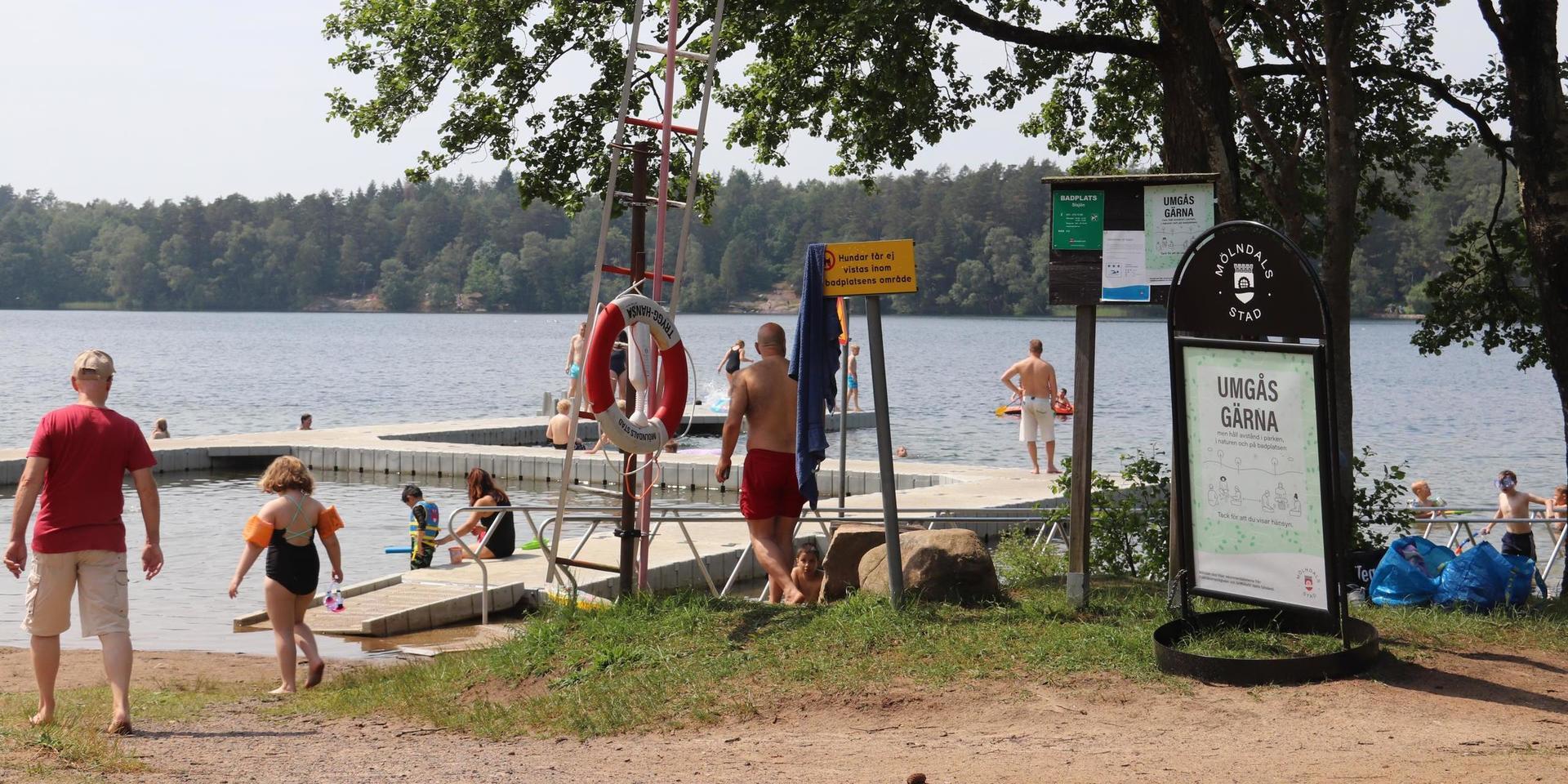 Sisjön är just nu en av de varmaste sjöarna i Mölndals kommun på 24,8 grader.