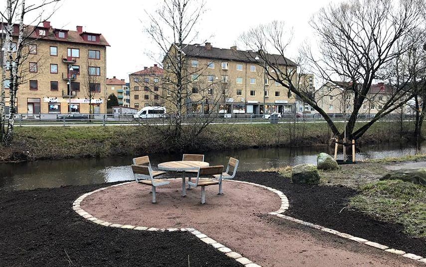 Grönområdet vid Mölndalsån rustas upp och får bland annat nya sittplaster.
Foto: Mölndals stad