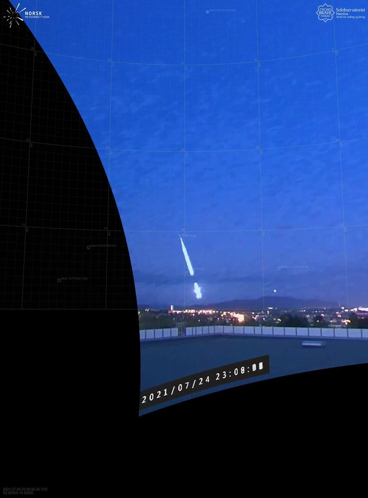 Här syns meteoren fotad av Norsk Meteornettverks kamera i Trondheim.