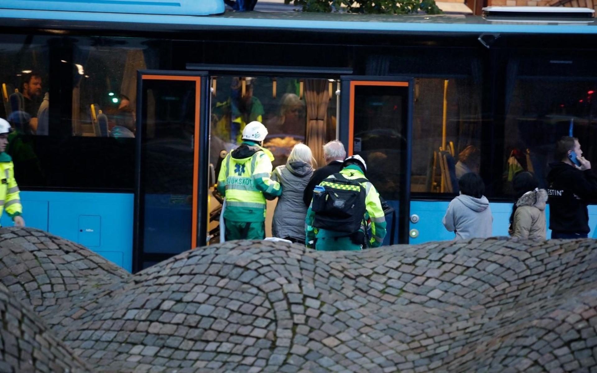 De som skadats lindrigt i samband med explosionen fördes med en buss till Mölndals sjukhus. 