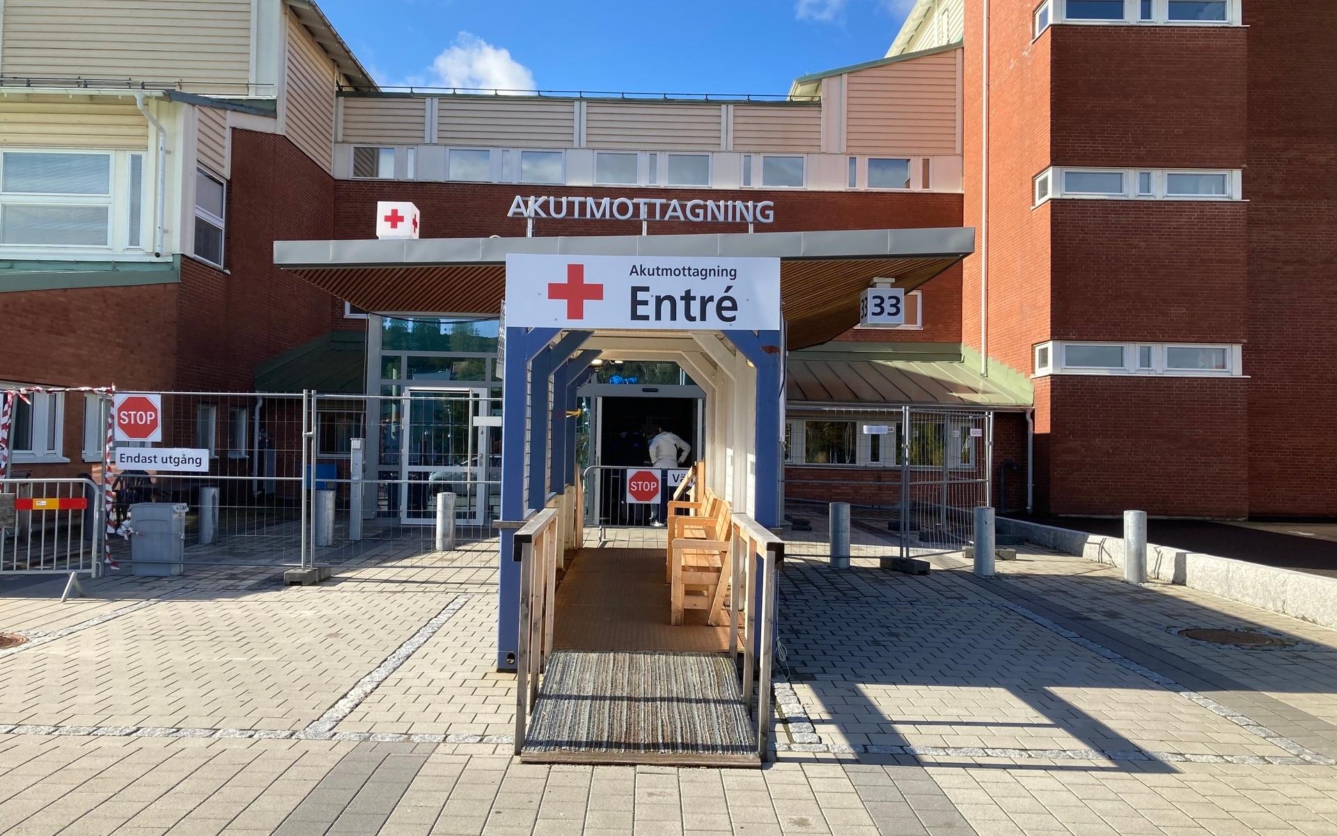 På tisdagsmorgonen vårdas tio personer som skadats i samband med explosionen på Mölndals sjukhus.