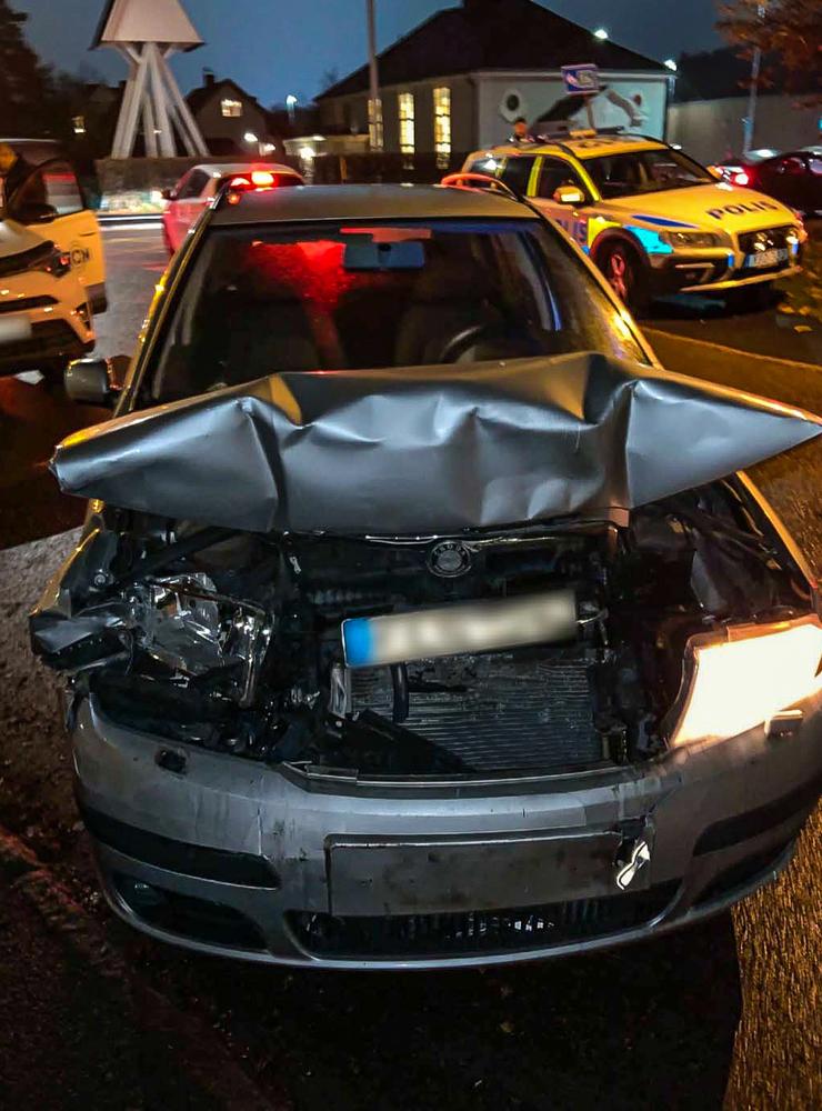 Under en kväll i november 2020 körde en Mölndalsbo rattfull, vilket orsakade en krock med en annan bil. Bild tagen ur förundersökningsprotokollet.