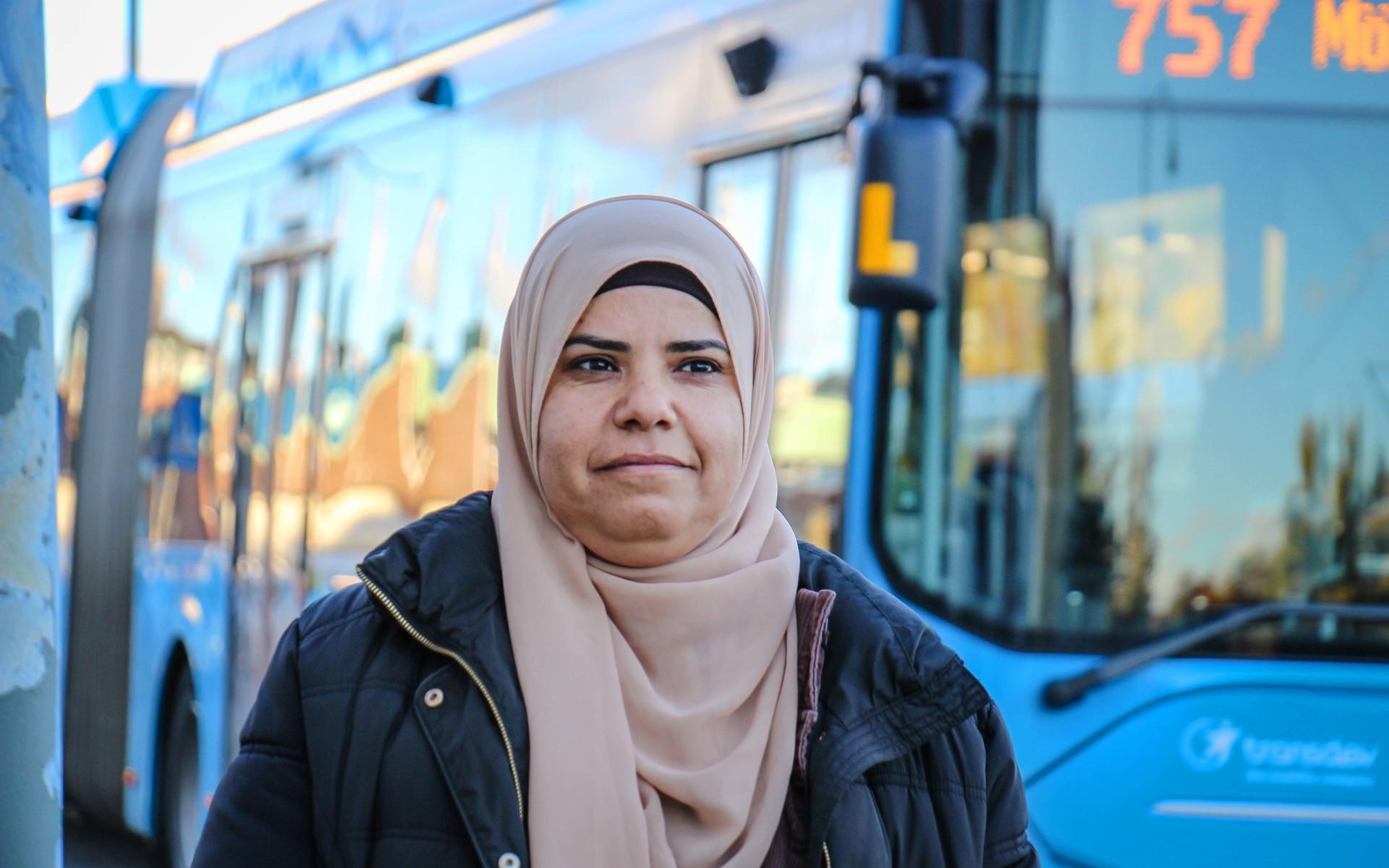 Sanaa Abdullah Alokla älskar sin praktikplats men vill en dag köra buss. 