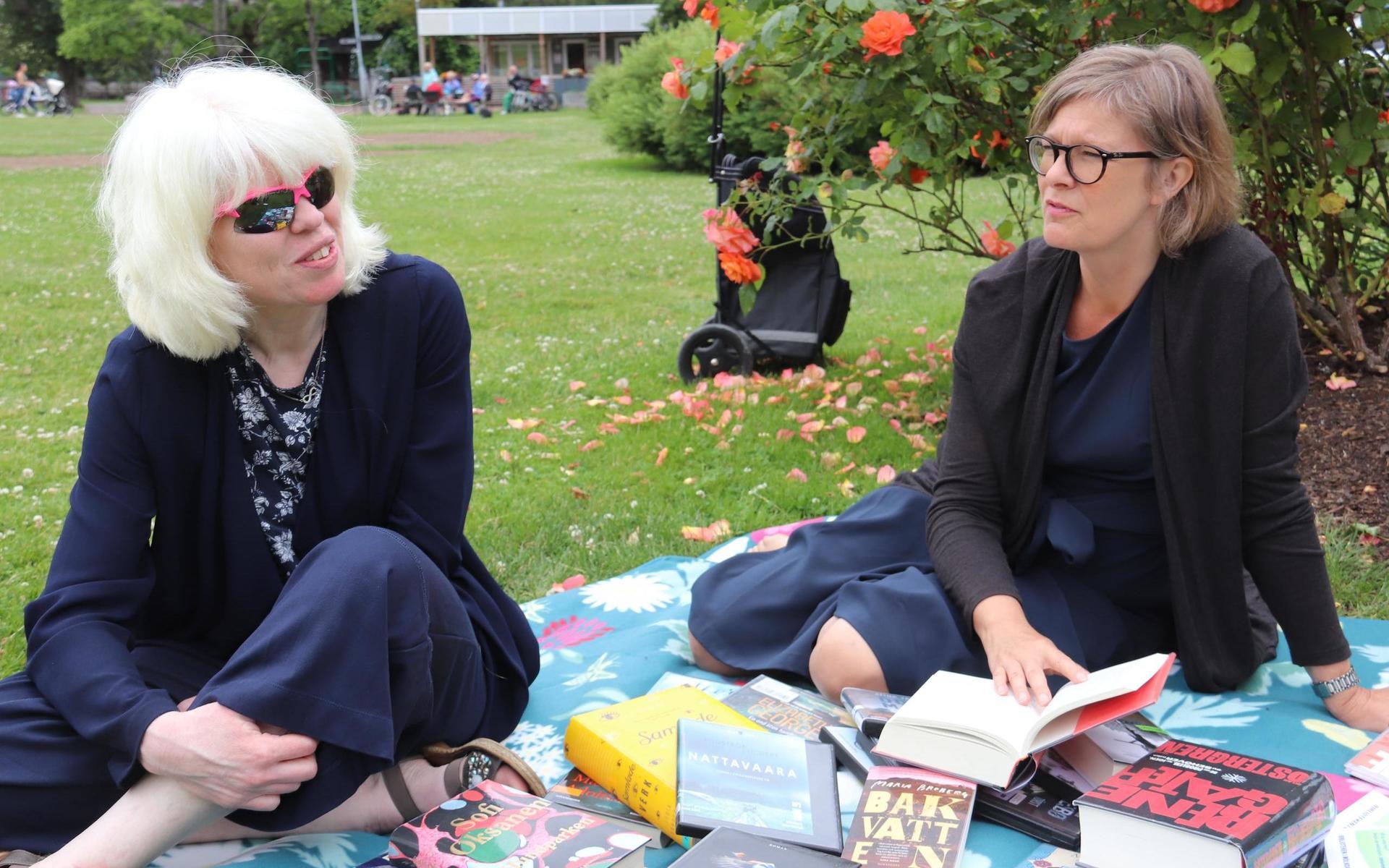 Malin Saaranen och Jenny Westlin Green arbetar på Mölndals stadsbibliotek. Här är deras bästa boktips. 