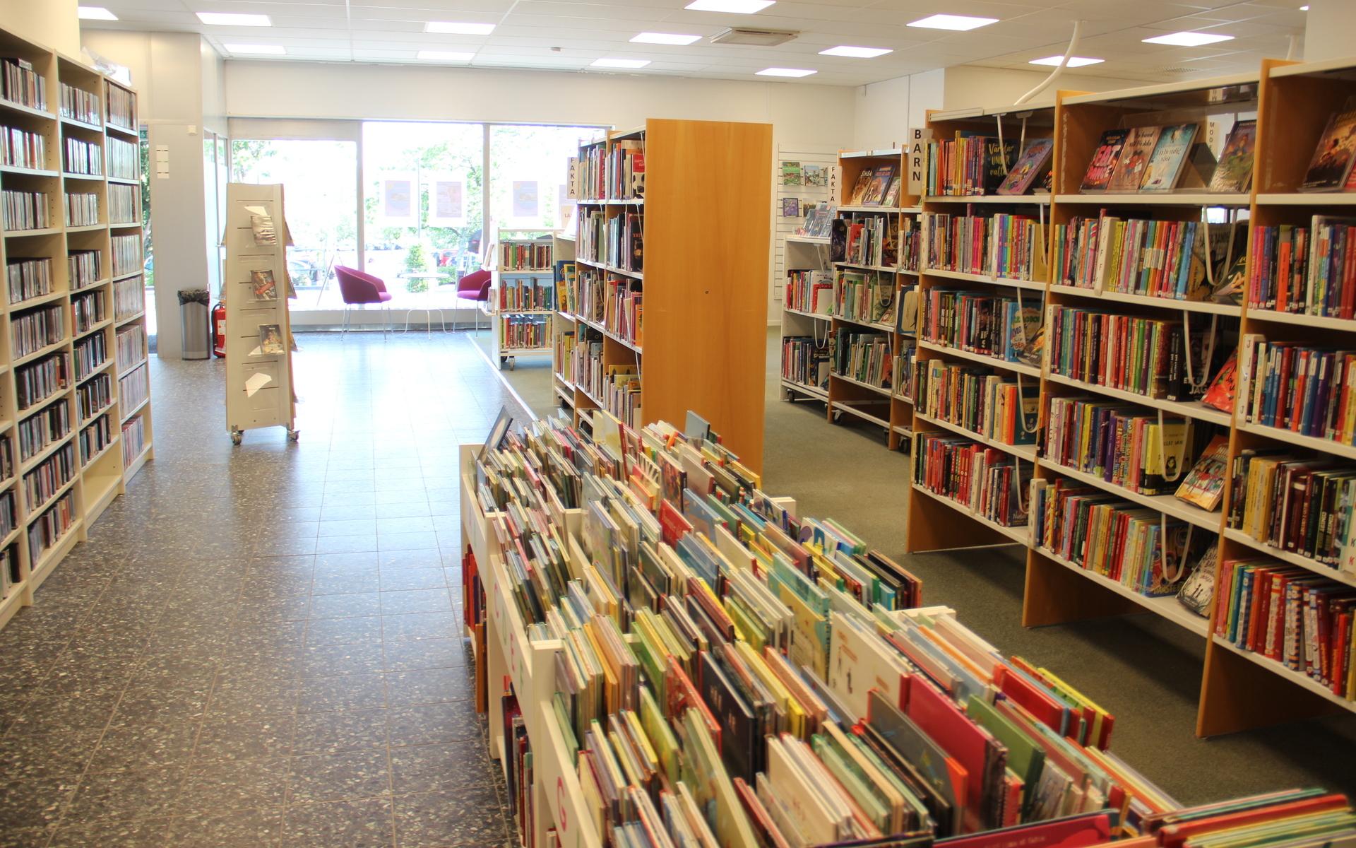 De tillfälliga lokalerna är mindre men ”väldigt bra” enligt bibliotekschefen. 