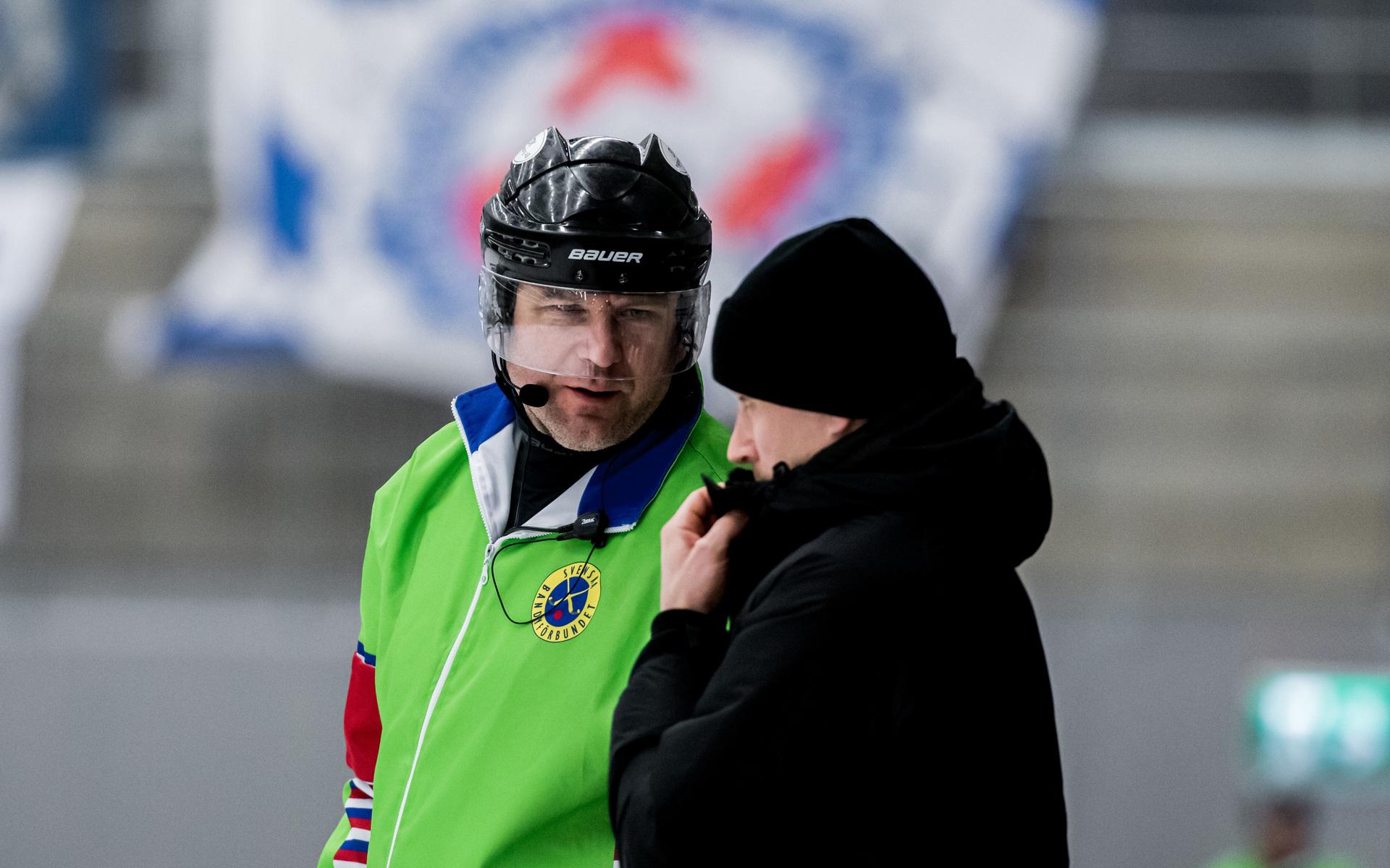 Daniel Labe och Vänersborgs assisterande tränare Jesper Larsson under kvartsfinal 4 mellan Vänersborg och Edsbyn 2021.