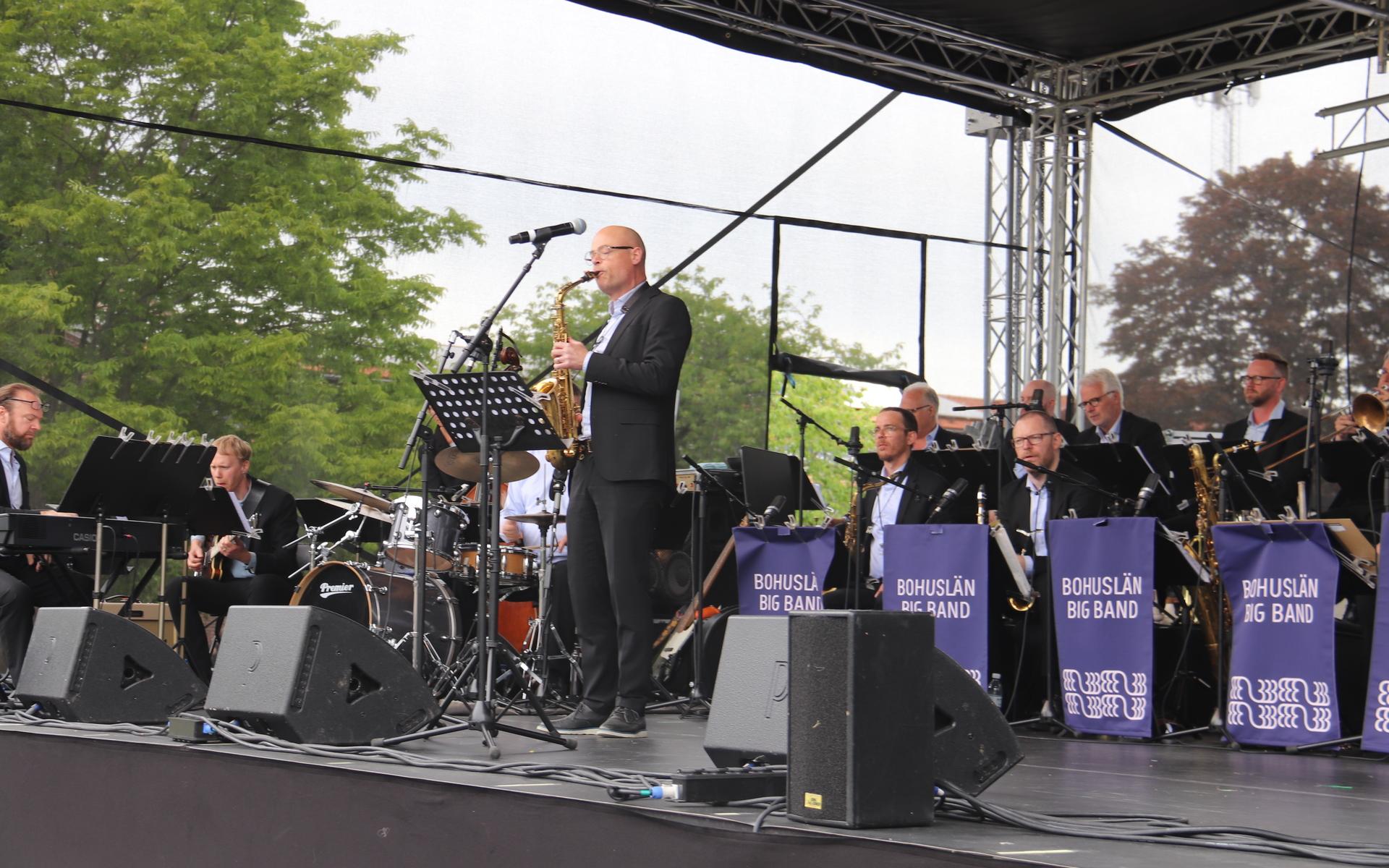 Bohuslän Big Band spelade swingmusik för de som befann sig i Stadshusparken.