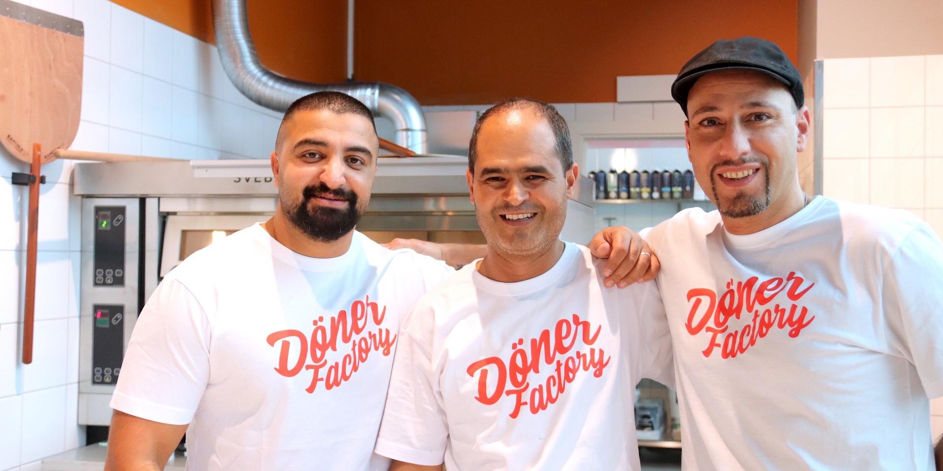 Haider Al-Jadiri (till vänster) tillsammans med kollegorna Basam och Raed öppnar nu Döner Factory i Mölndal Galleria.