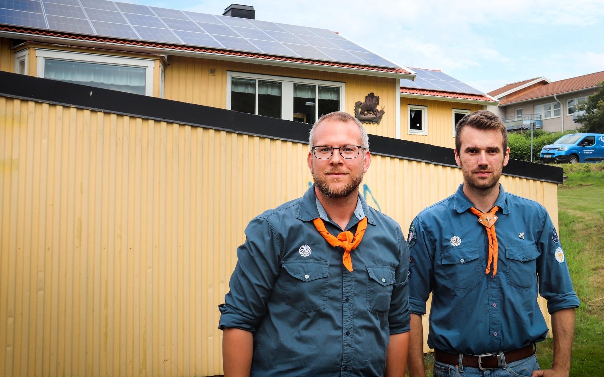 Anton Nilsson och Albin Karlsson har drömt om solceller till scoutgården länge. När strömbrytaren slogs på första gången för några veckor sedan var glädjen stor. 