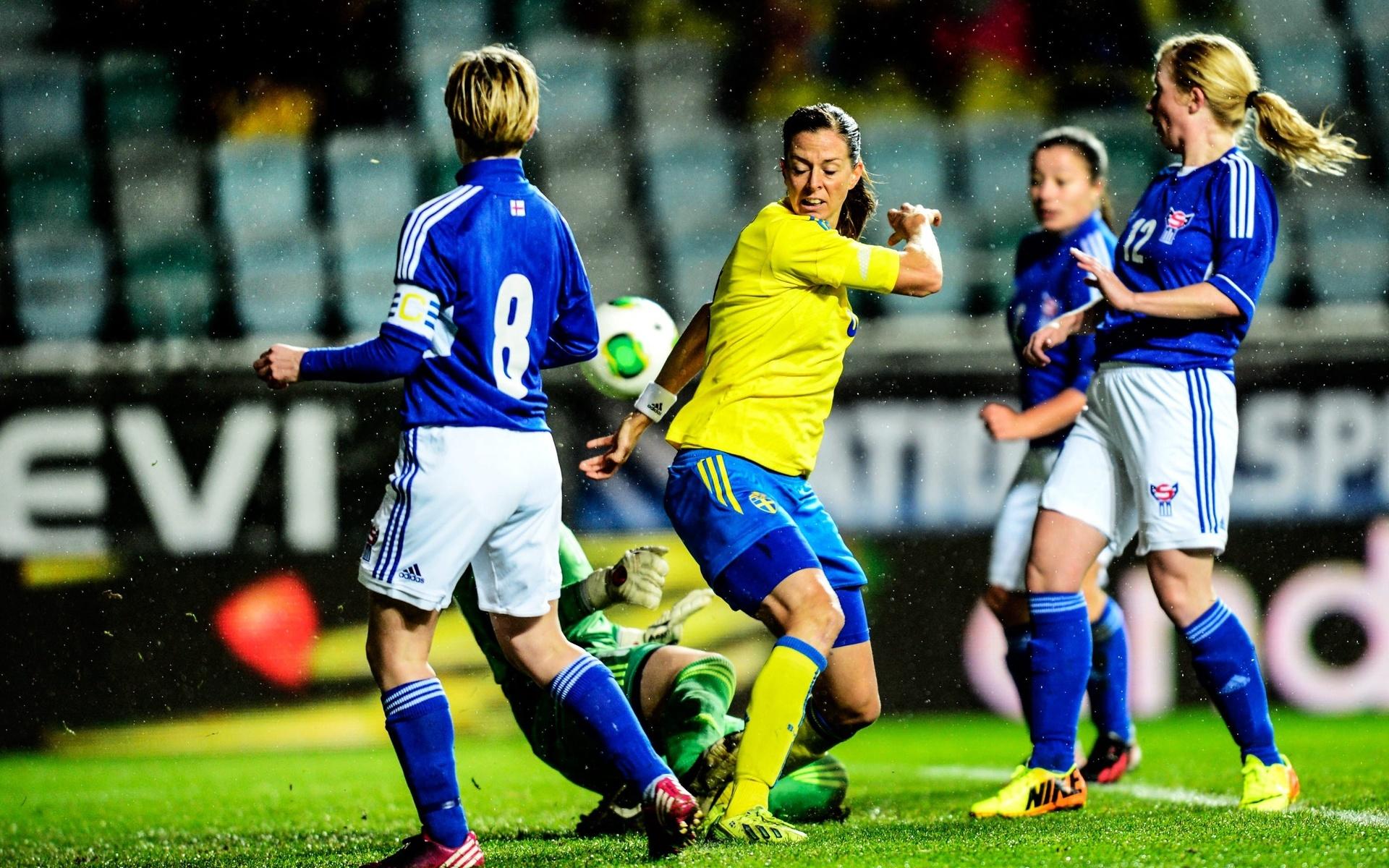 Måltjuven Lotta Schelin i en VM-kvalmatch mot Färöarna på Gamla Ullevi.