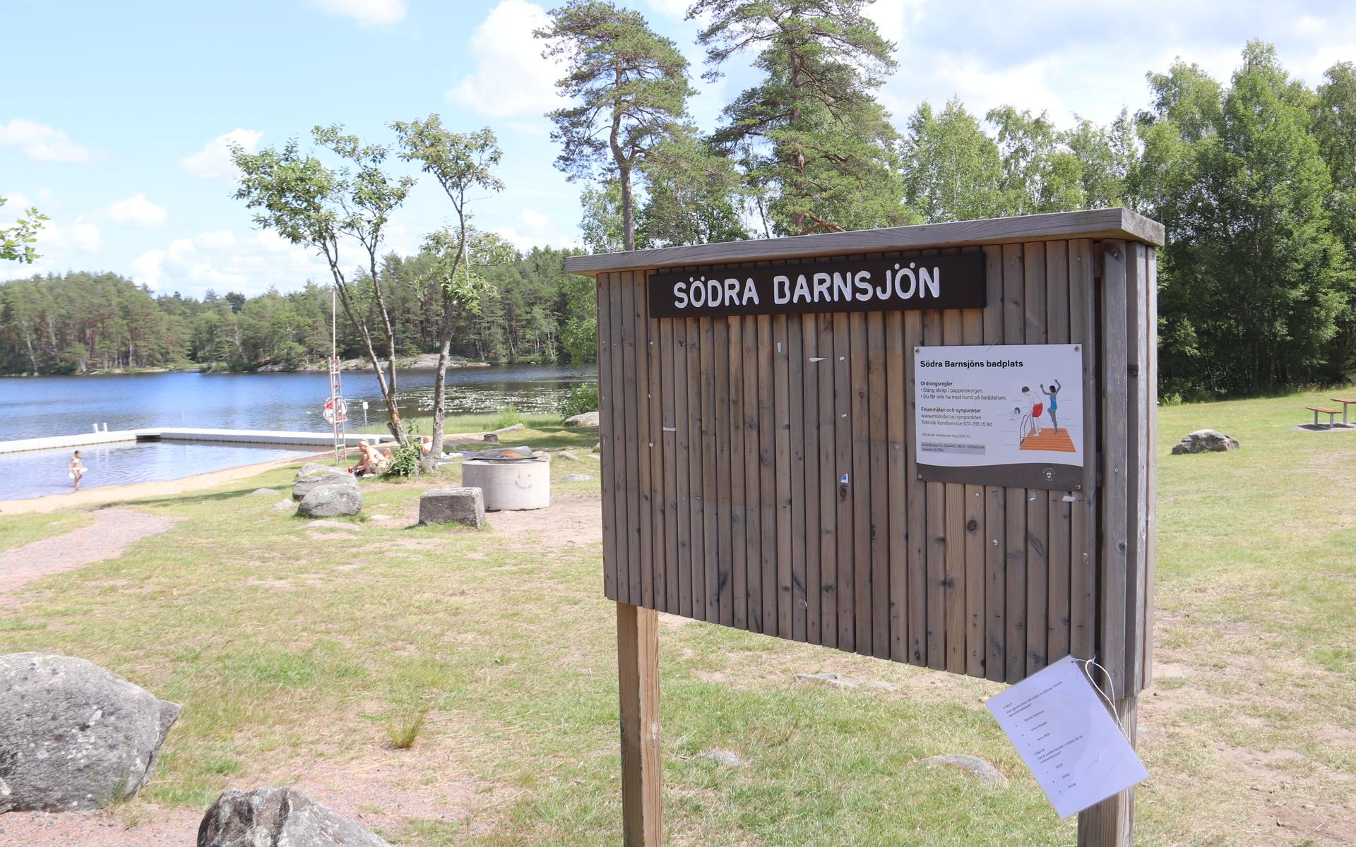 Södra Barnsjön är en populär badsjö i Lindome. 