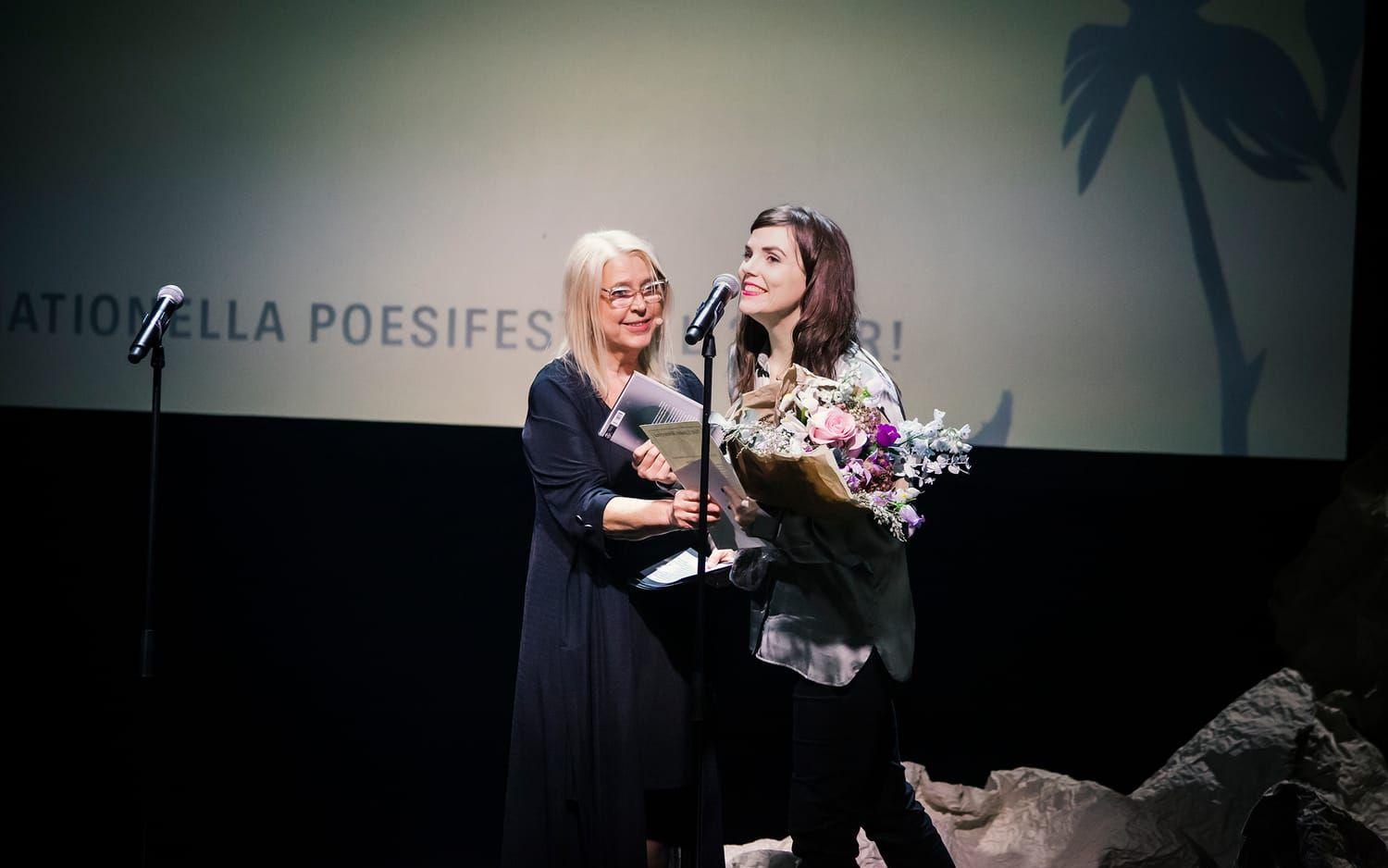 Under ceremonin på Dramaten läste Andrea Lundgren upp ett längre stycke från sin senaste roman, direkt inspirerat av Mare Kandre. 