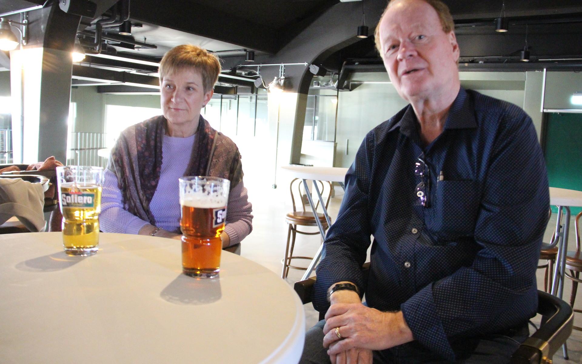 ”Vi är nyfikna på det här arrangemanget och vi läste om det i Mölndals-Posten”, säger Anders Eglers från Jungfruplatsen. Här tillsammans med hustrun Ann-Britt.