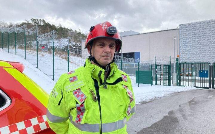 Anders Johansson, insatsledare på räddningstjänsten, var på plats utanför vattenverket under torsdagen.