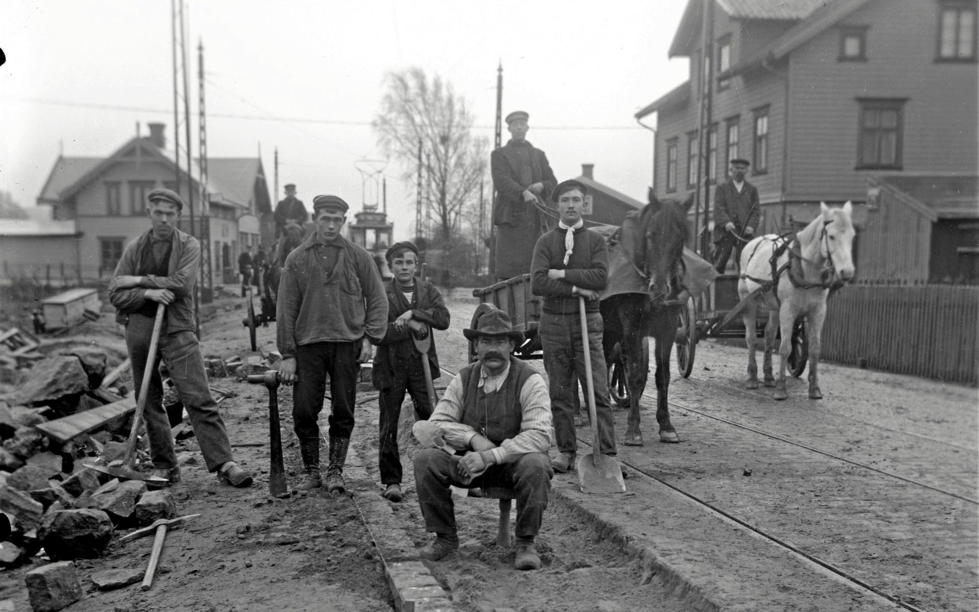 Stensättningen vid Mölndalsbro 1907, innan vagnhallen byggs 1908 i bildens vänsterkant.