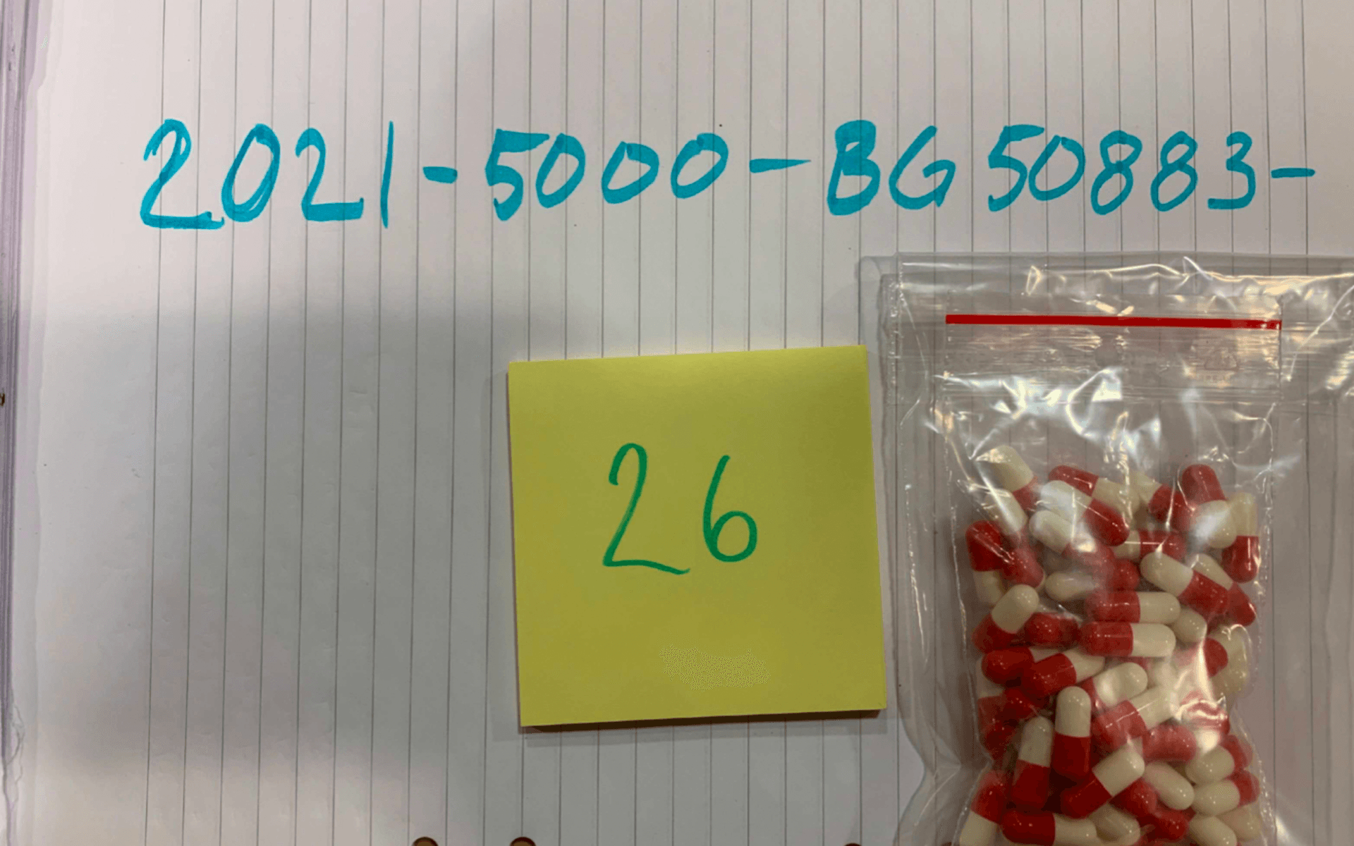 En av de många tablettpåsarna som hittades vid husrannsakan.