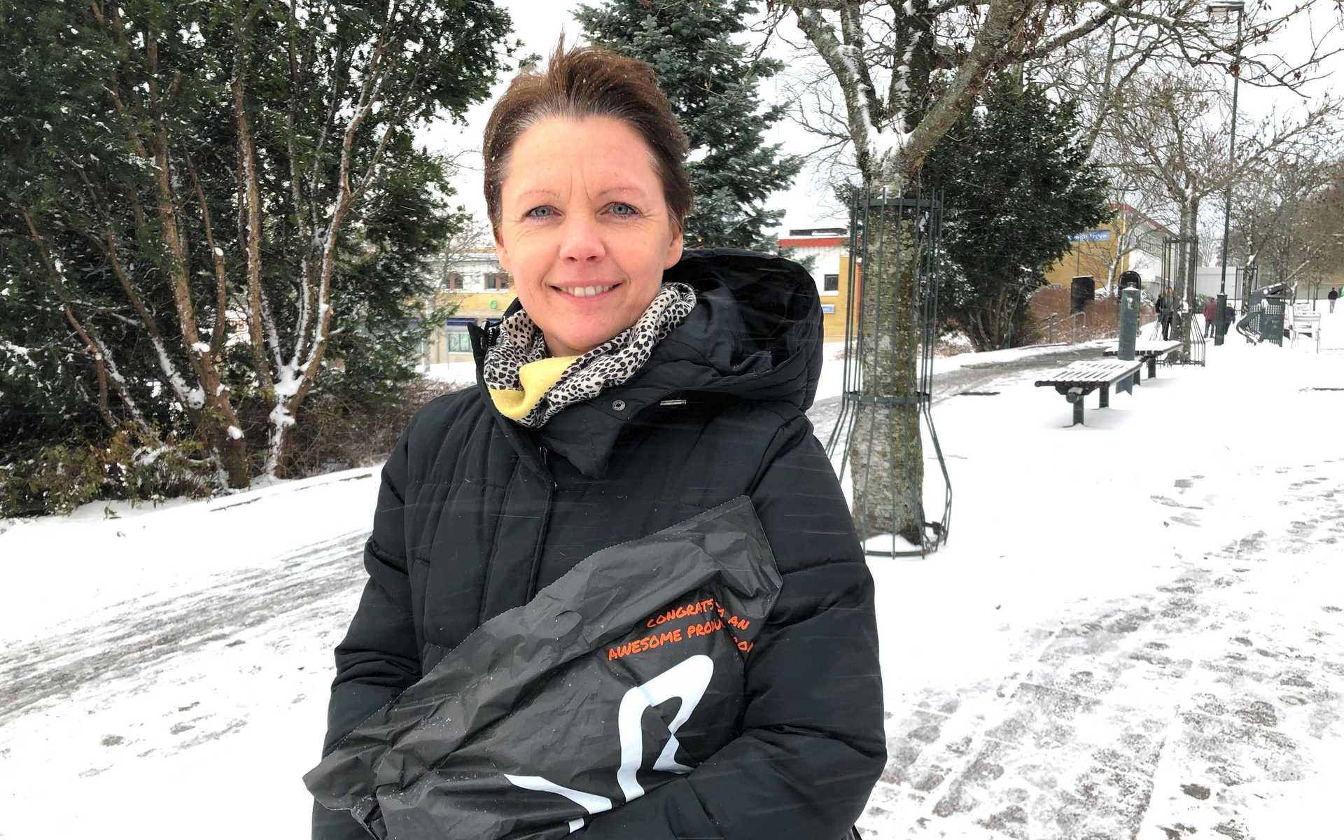 45-åriga Johanna Hamresand är förskollärare i Lindome, och gläds för barnens skull åt snön. ”Det är bara roligt.” Nu är det snögubbar och pulka på schemat. 