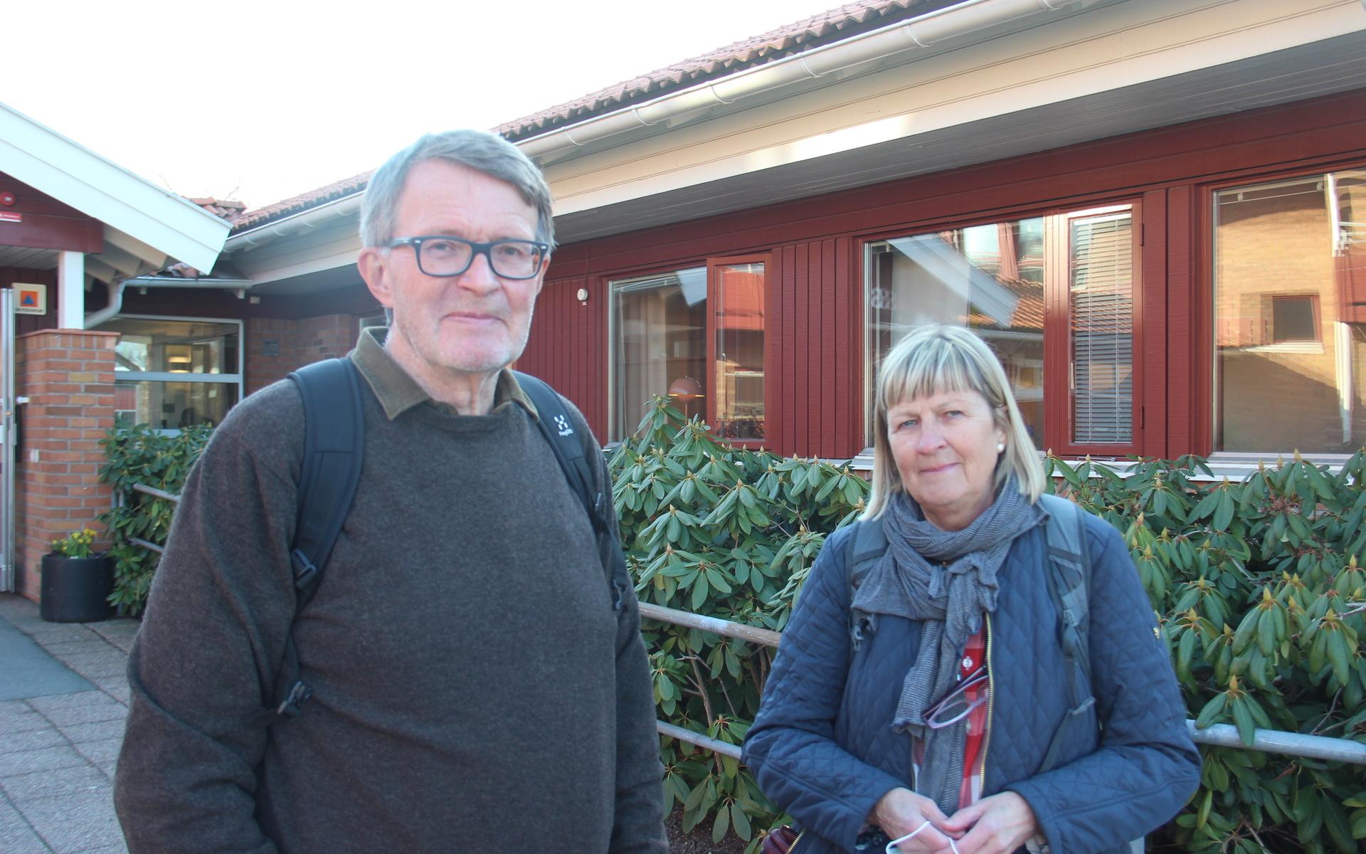 Syskonen Peter Norrman och Charlotte Sunnerholm är mycket oroliga för vilka effekter det skulle få att flytta på de äldre.