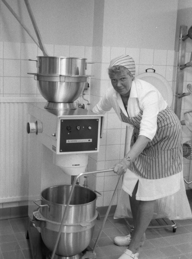 Marita Karisar i köket 1984. 