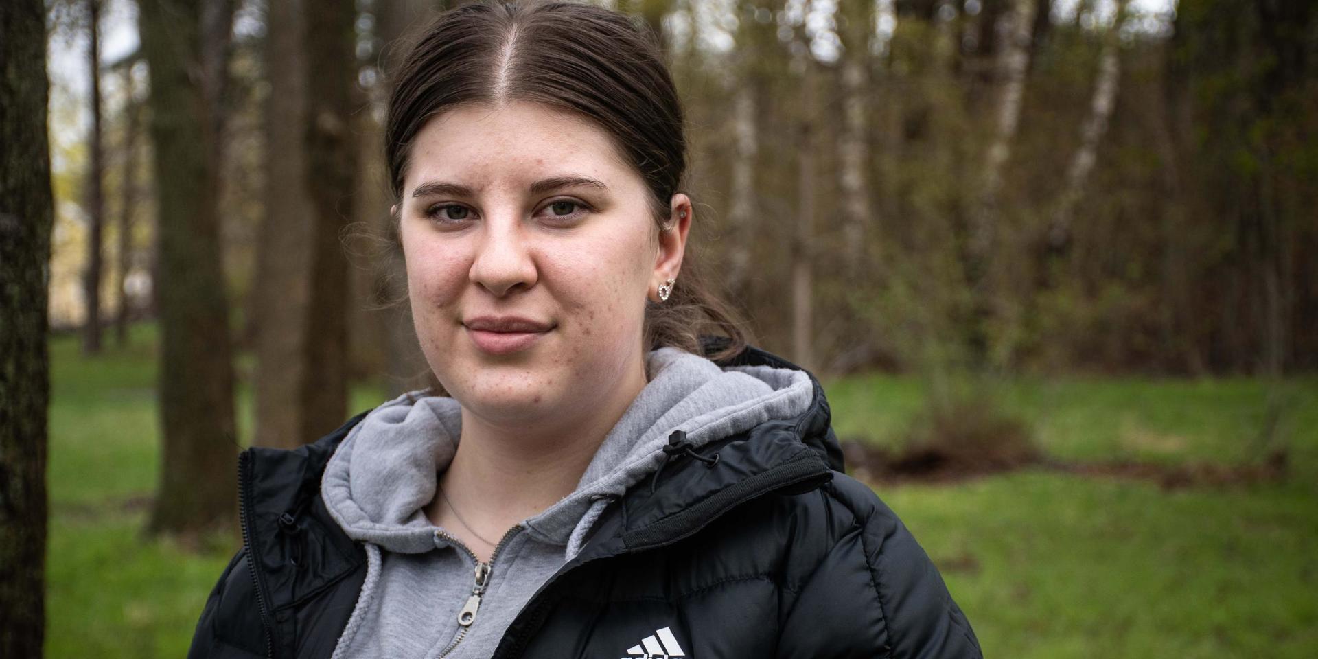Amanda Gjinaj jobbade sin sista dag på Mölndals sjukhus i söndags. Det intensiva trycket med pandemin gjorde att hon fick välja mellan jobbet eller att gå in i väggen. 