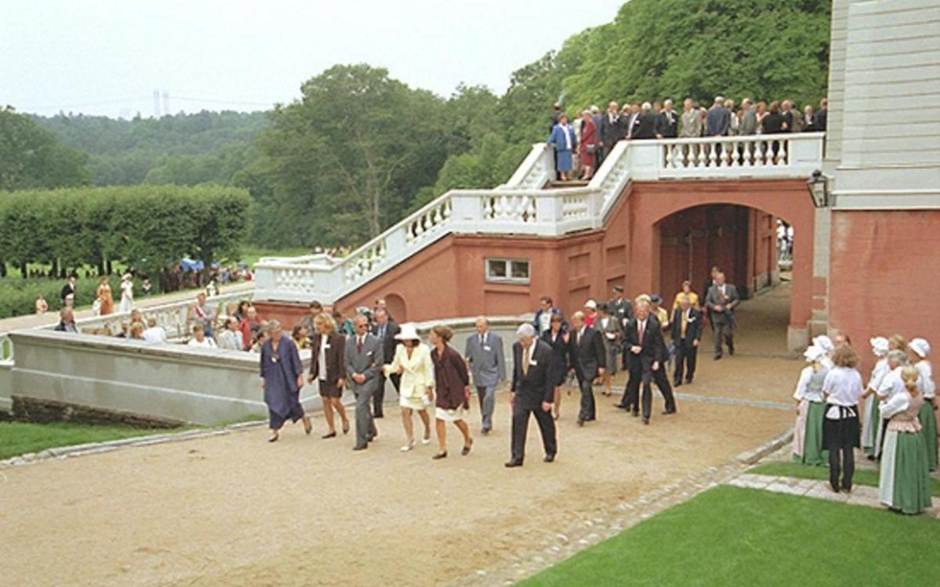 Kungaparet hann besöka flera platser i Mölndal i samband med besökte vid Gunnebo slott 1997.
