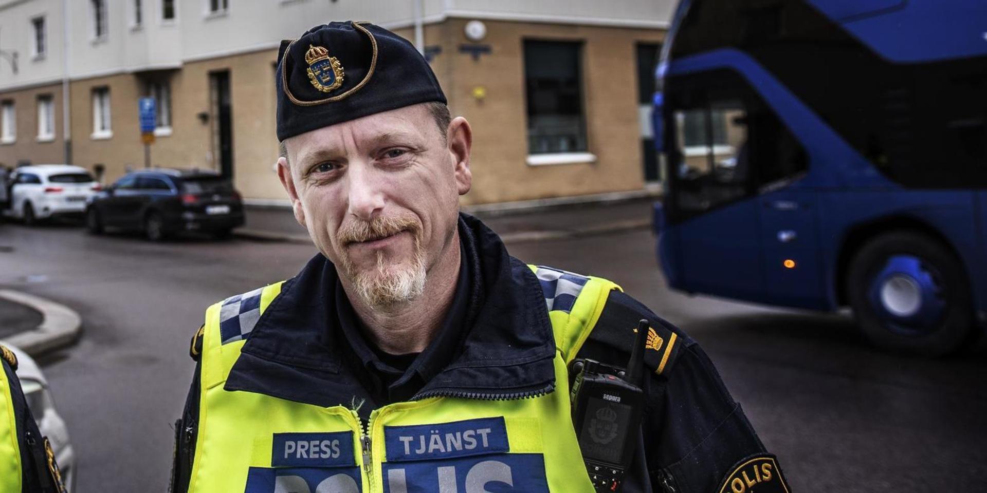 Polisen Hans-Jörgen Ostler känner en frustration efter mordet på hans kollega: ”Jag är bestörtad över att man har låtit det här våldet ta sådana här extrema uttryck och ta sådan plats i samhället”.