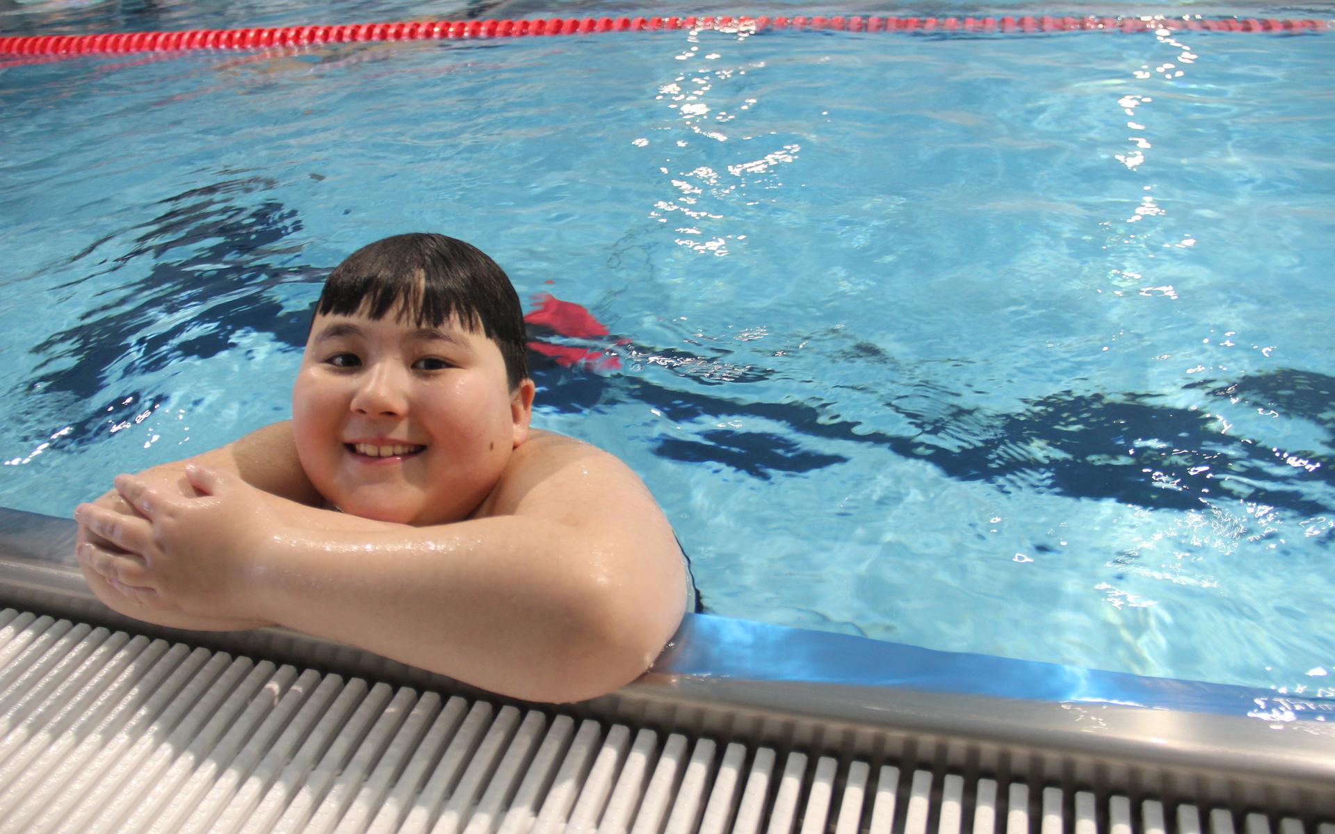Tio år gamla Samuel Johansson från Åby tog inte mindre än fem (!) simmärken i dag.