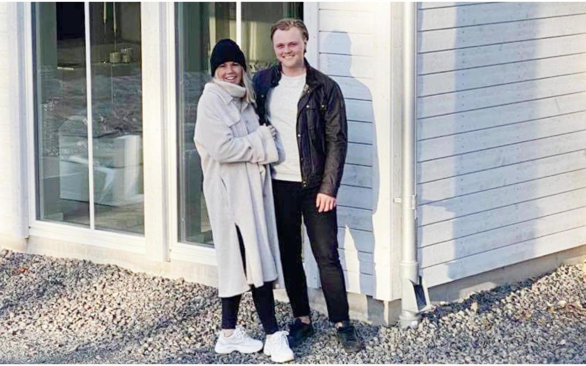 Alexandra Henningsson och Viktor Karlsson beslutade sig för att bygga drömhuset tillsammans. 